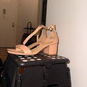 Lulu's nude block heel (size 5.5)